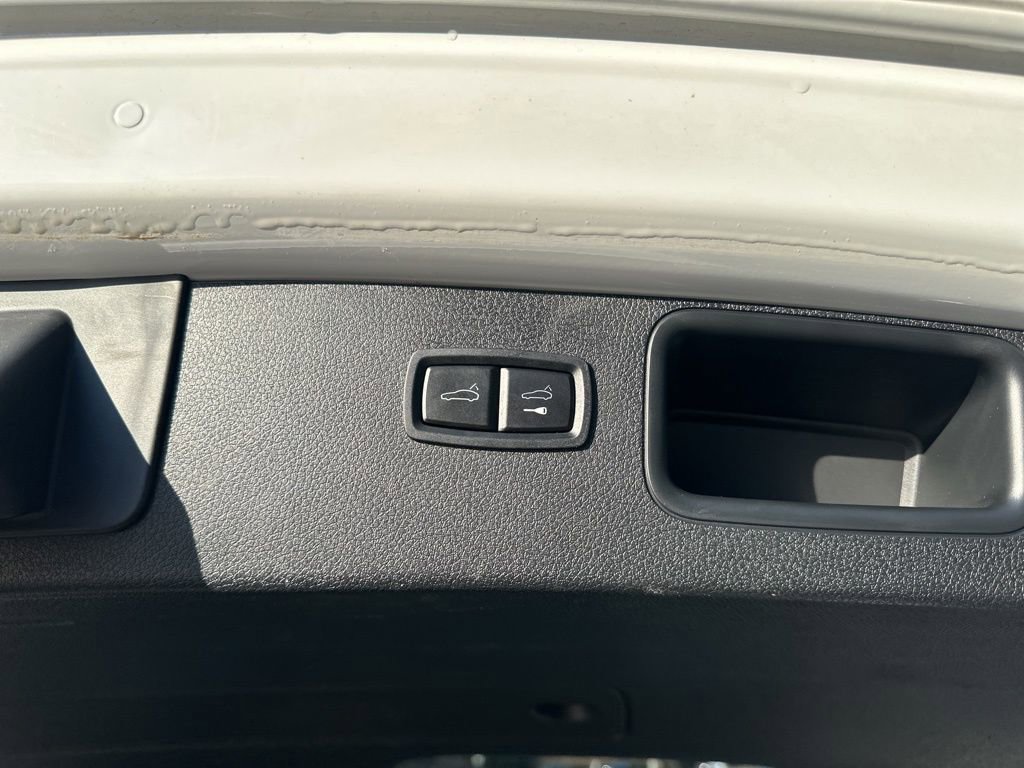 Used 2023 Porsche Macan Base image 35