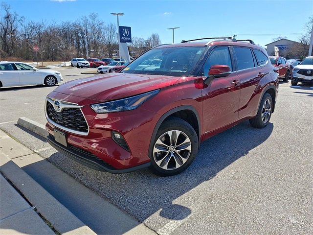 Used 2024 Toyota Highlander XLE image 2