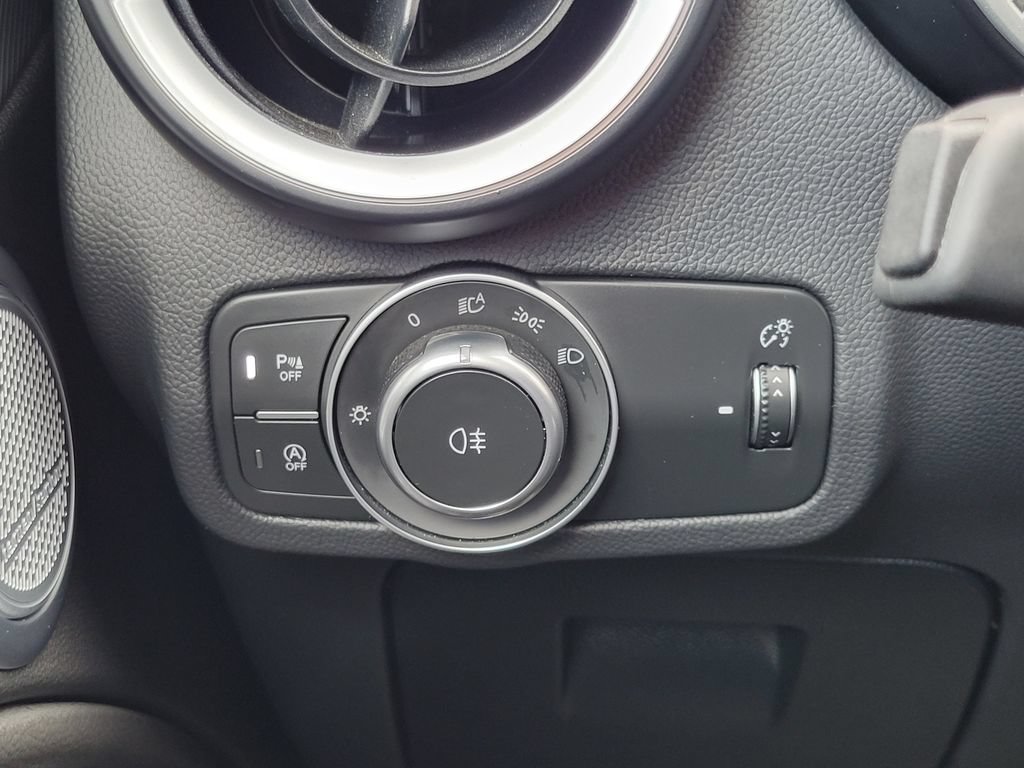 Used 2023 Alfa Romeo Stelvio Veloce AWD/4WD image 13