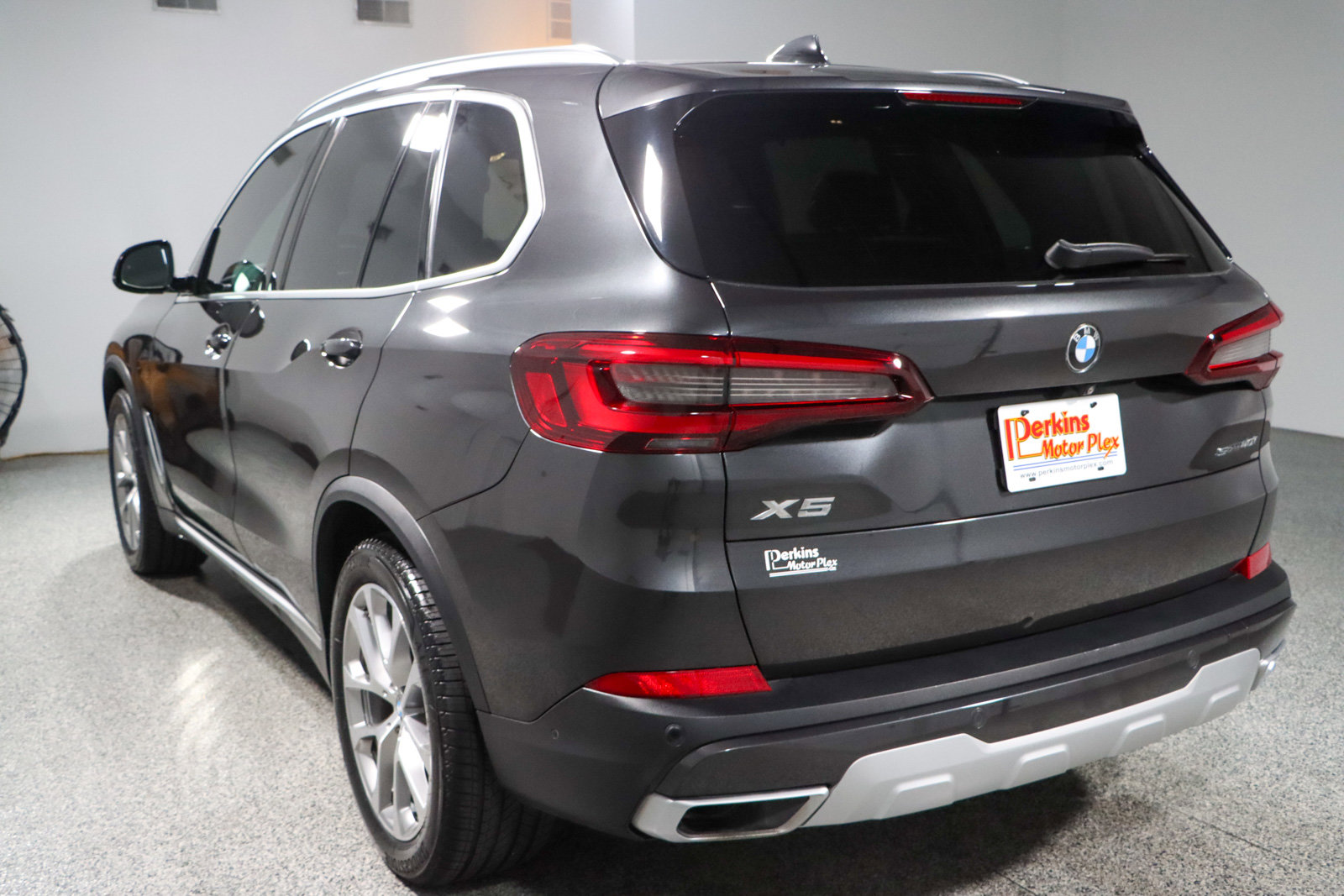 Used 2022 BMW X5 sDrive40i w/ Parking Assistance Package image 9