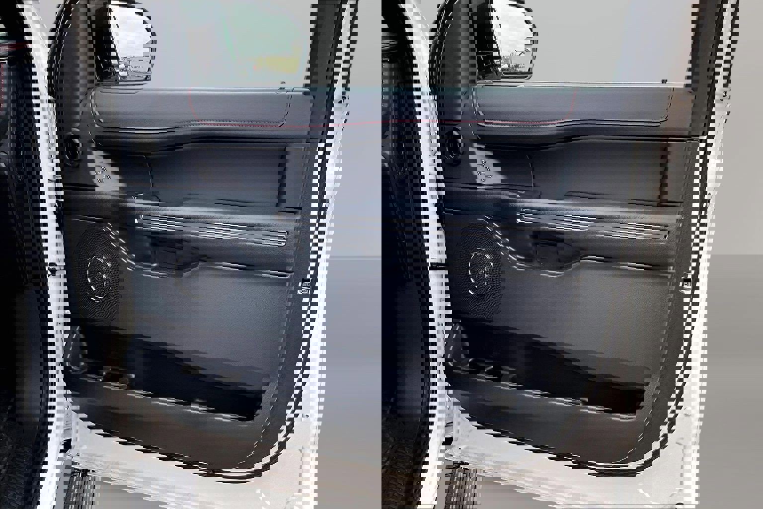 Used 2024 Ford Expedition Limited image 27