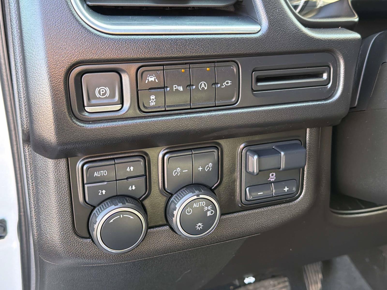 Used 2021 Chevrolet Tahoe LT w/ LT Signature Package AWD/4WD image 34