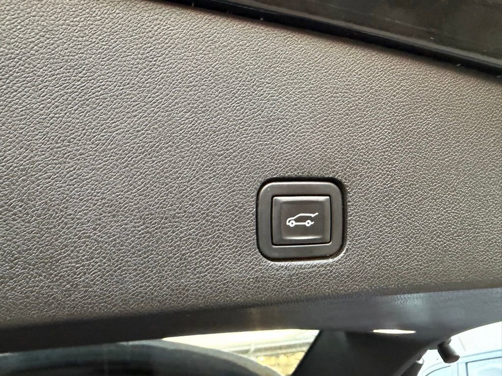 Used 2023 Cadillac XT6 Premium Luxury image 38