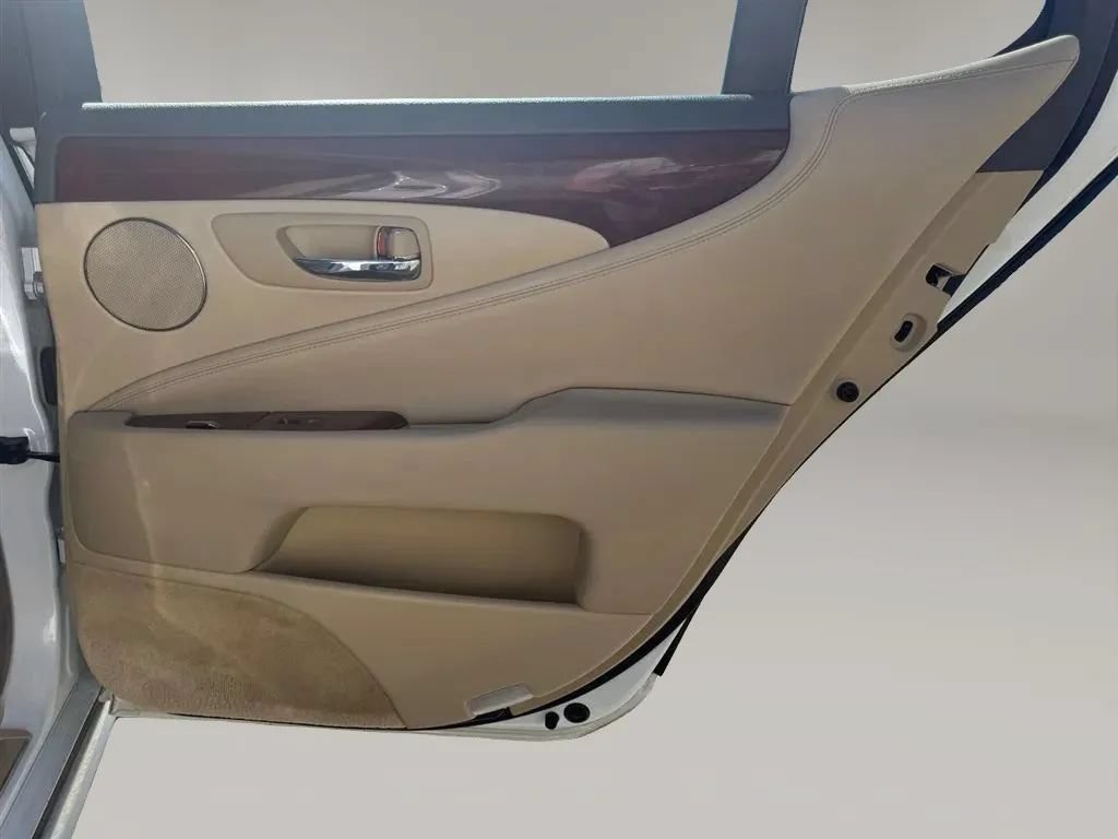 Used 2009 Lexus LS 460 w/ Comfort Pkg RWD image 37