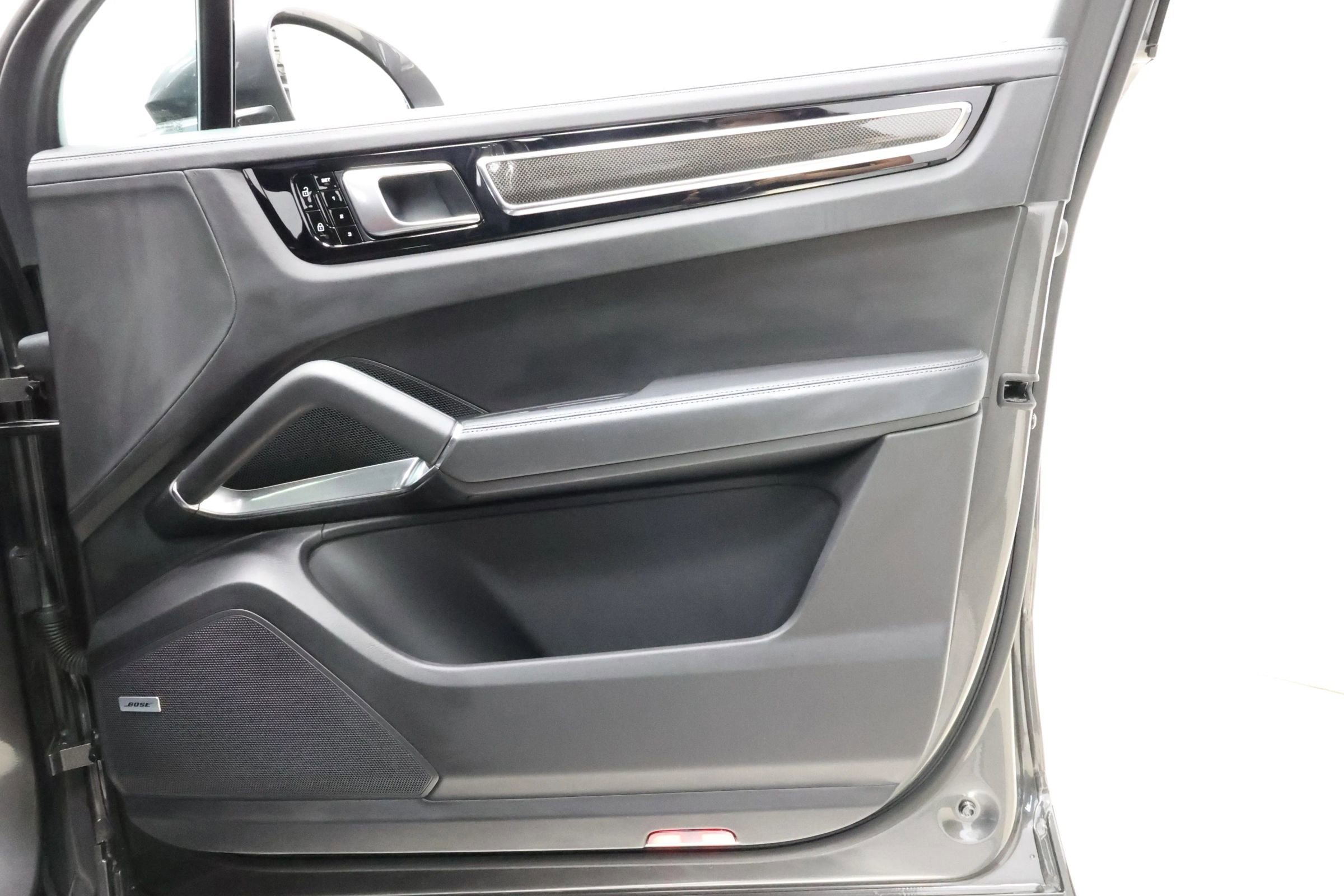 Used 2020 Porsche Cayenne Turbo image 76