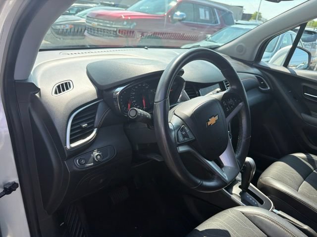 Used 2019 Chevrolet Trax LT w/ LT Convenience Package FWD image 16