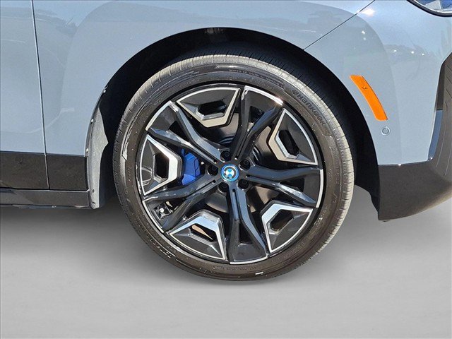 Used 2024 BMW iX xDrive50 w/ Sport Package AWD/4WD image 25