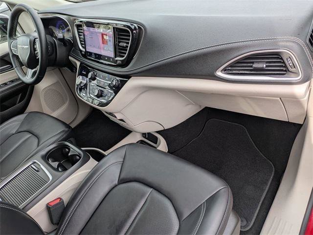 Certified 2024 Chrysler Pacifica Touring-L image 29