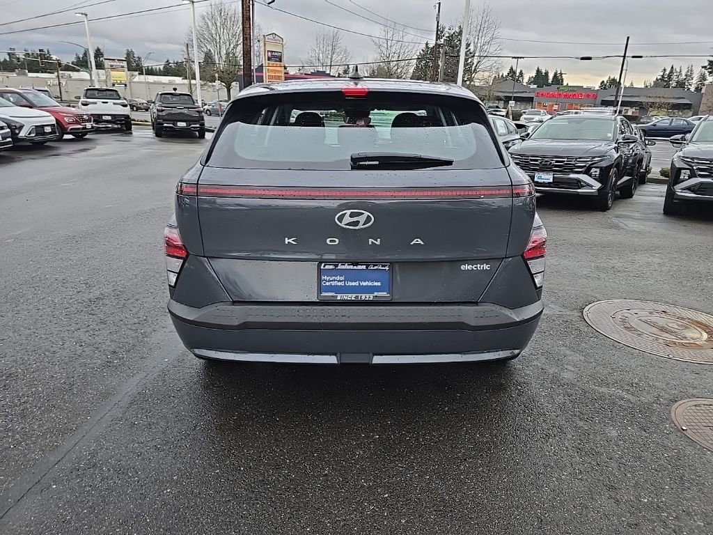 Certified 2024 Hyundai Kona SE image 3