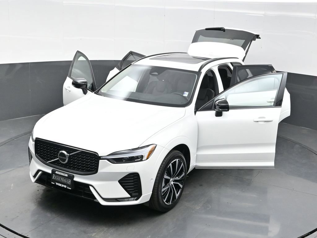 Used 2025 Volvo XC60 B5 Plus image 28
