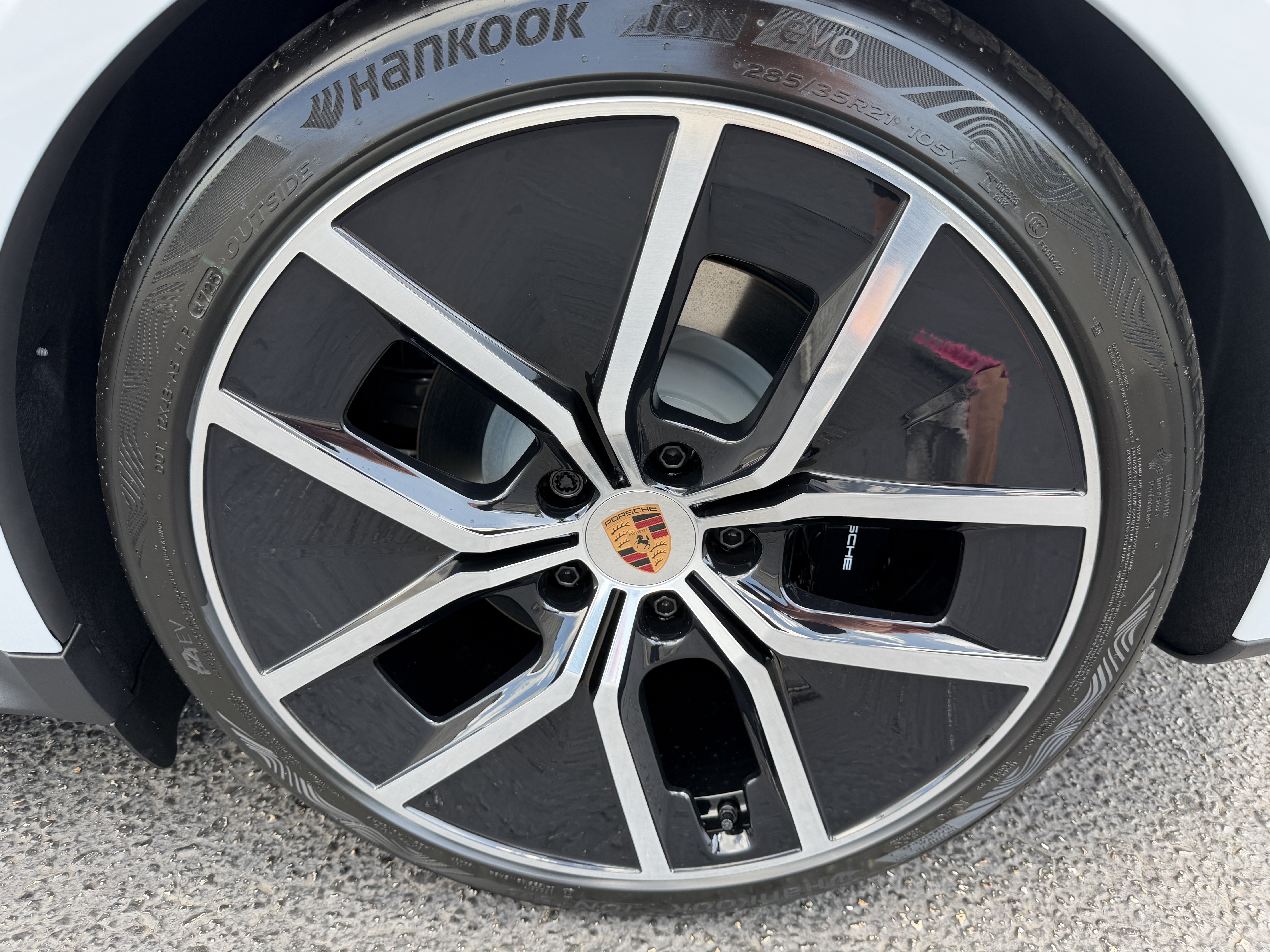 New 2026 Porsche Taycan AWD/4WD image 9
