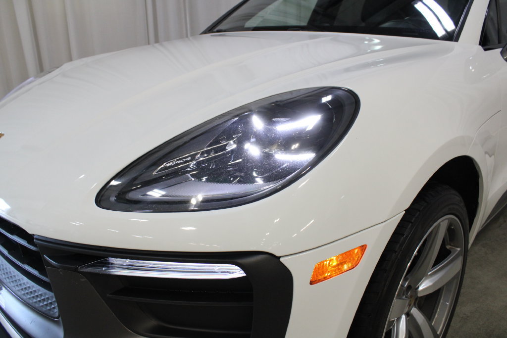 Used 2023 Porsche Macan Turbo AWD/4WD image 31