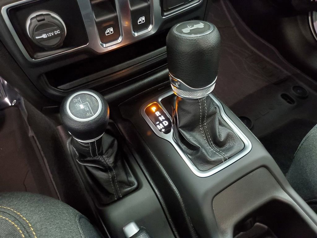 Used 2025 Jeep Wrangler Sport image 17