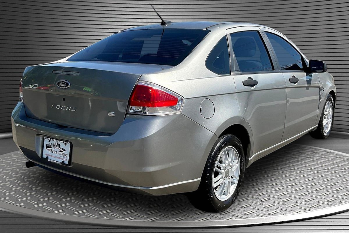 Used 2008 Ford Focus SE FWD image 6