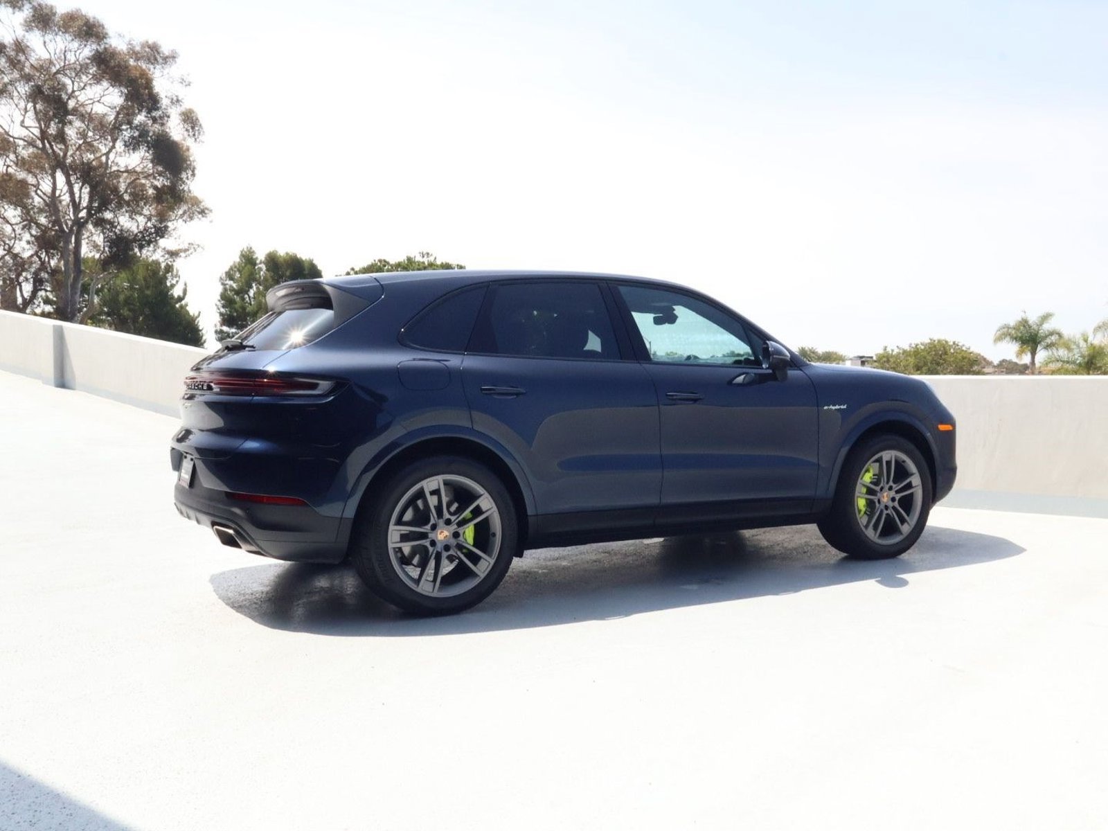 Certified 2026 Porsche Cayenne E-Hybrid w/ Premium Package Plus AWD/4WD image 8
