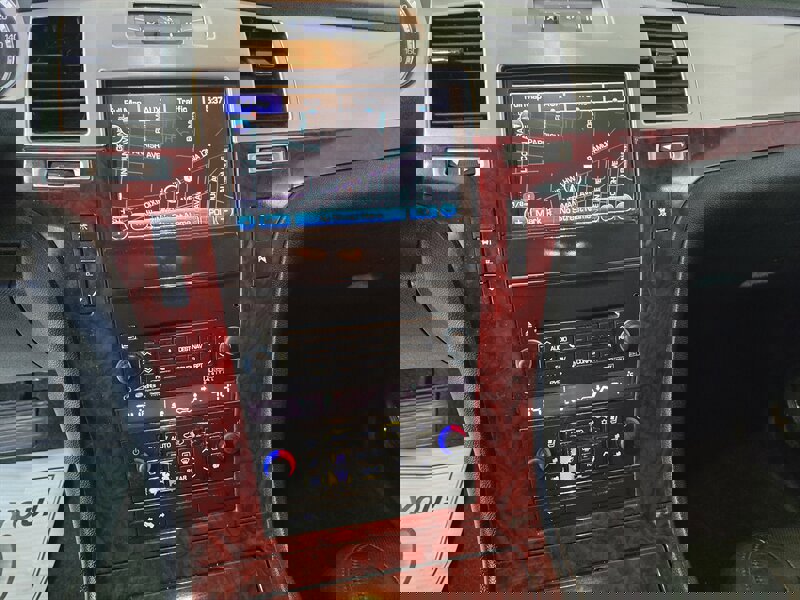 Used 2011 Cadillac Escalade ESV Luxury image 34