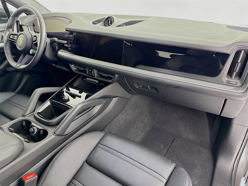 Certified 2025 Porsche Cayenne Coupe image 31