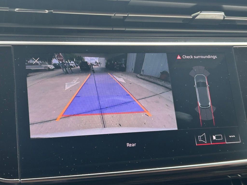Used 2023 Audi Q7 2.0T Premium w/ Towing Package AWD/4WD image 18