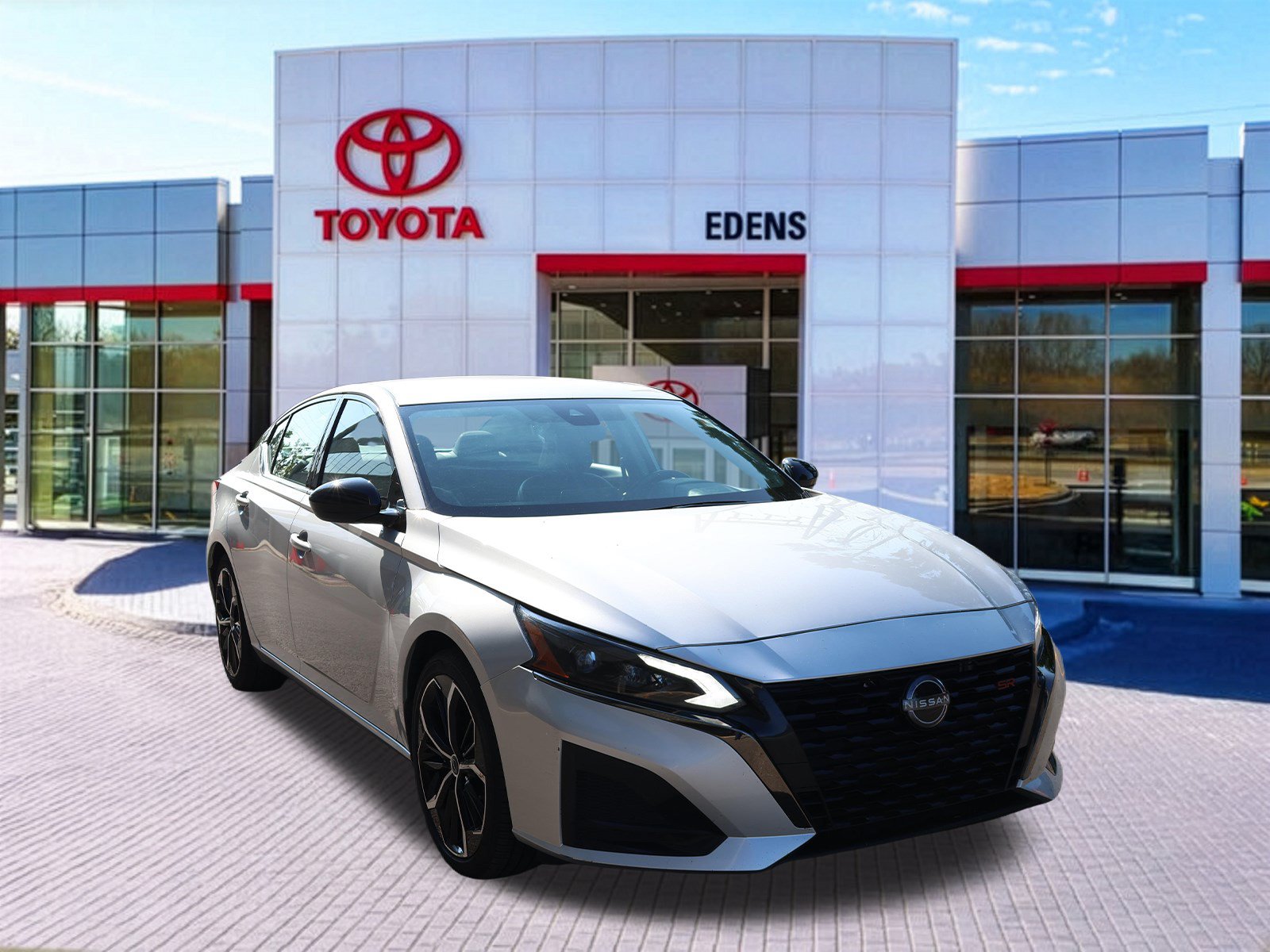 Used 2024 Nissan Altima 2.5 SR FWD image 1