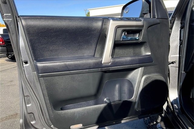 Used 2018 Toyota 4Runner SR5 Premium image 18