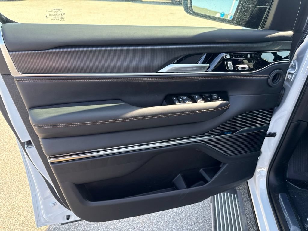 New 2026 Jeep Grand Wagoneer L Summit AWD/4WD image 18