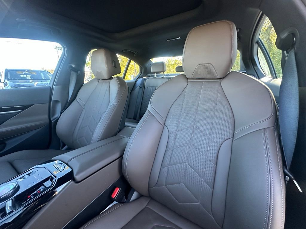 Certified 2025 BMW 530i image 13