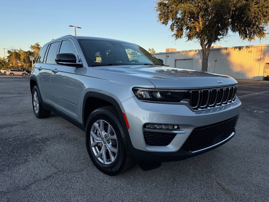 Used 2022 Jeep Grand Cherokee Limited w/ Trailer Tow Prep Group (B) image 11