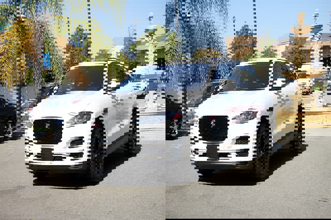 Used 2018 Jaguar F-PACE Premium image 4