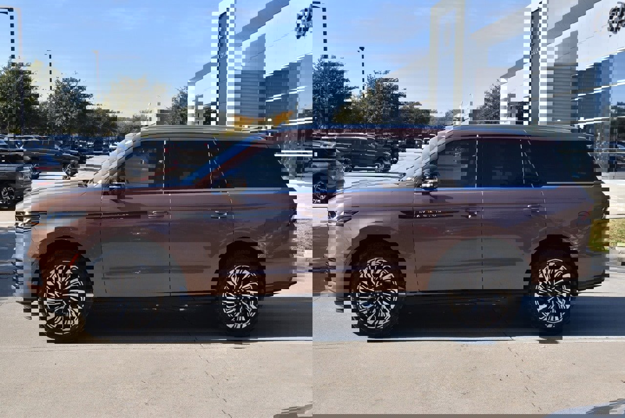 Certified 2025 Lincoln Navigator Black Label image 12