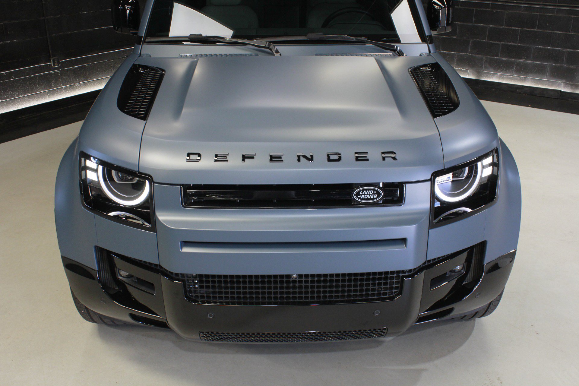 Used 2026 Land Rover Defender 110 X-Dynamic SE AWD/4WD image 11