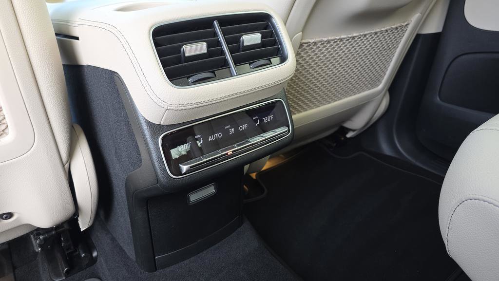 Used 2024 Mercedes-Benz GLS 450 4MATIC image 16