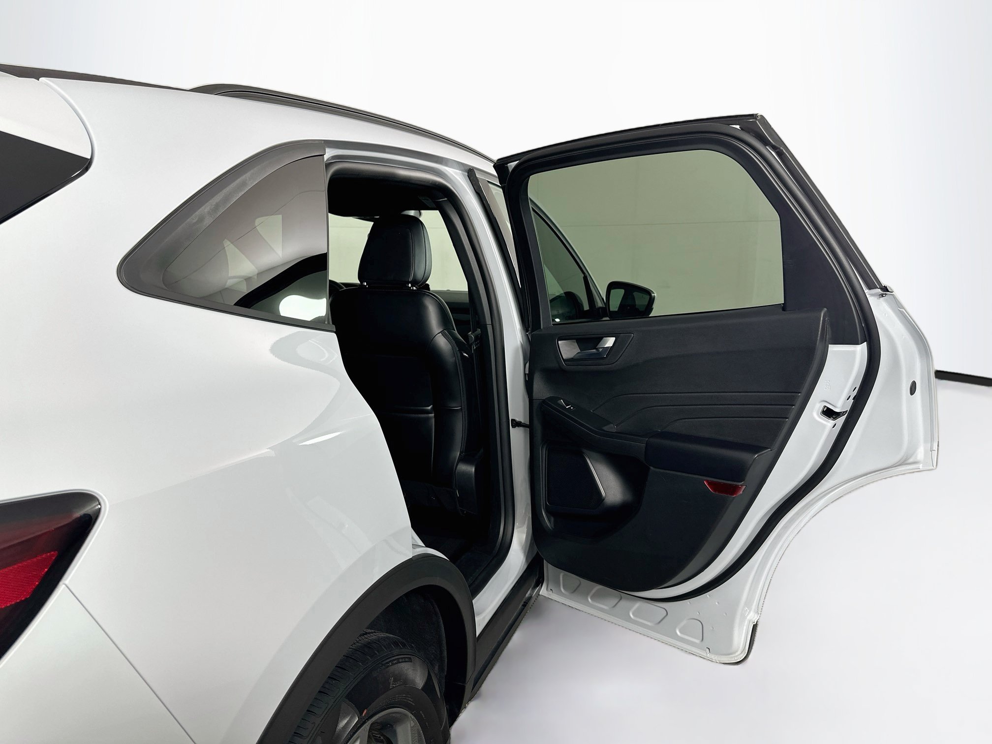 Used 2025 Ford Escape ST-Line Select AWD/4WD image 29