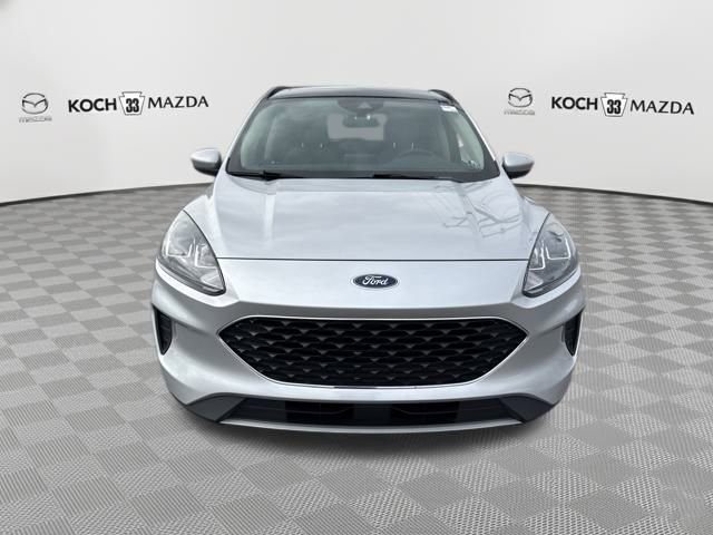 Used 2020 Ford Escape SE image 2