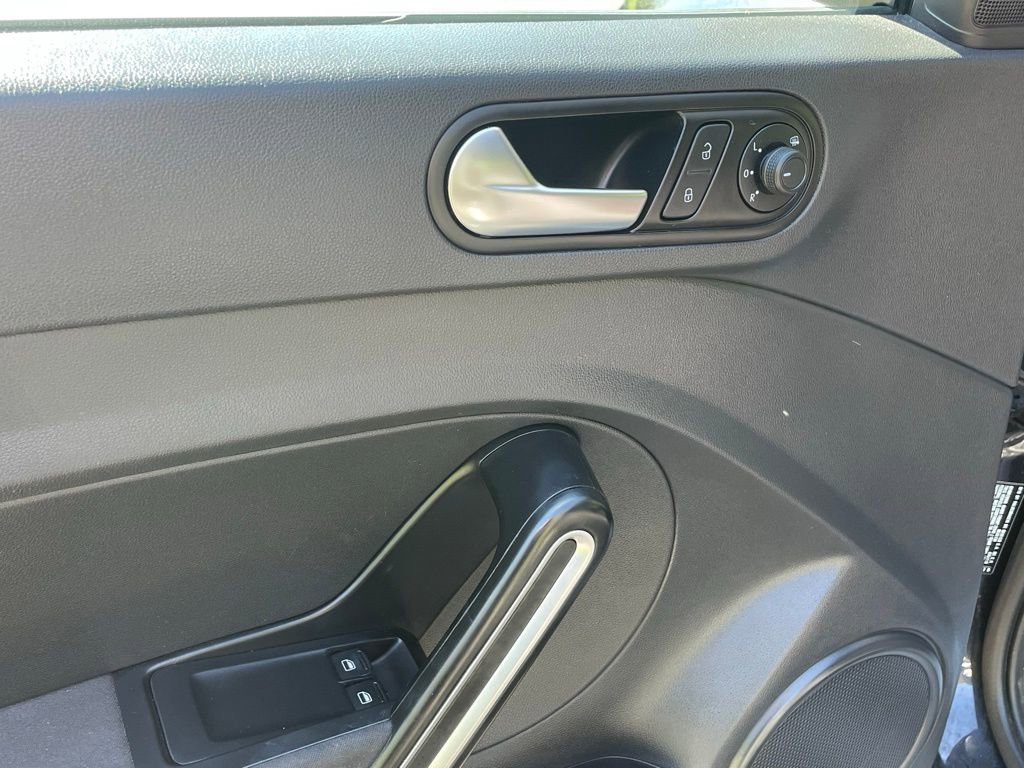 Used 2019 Volkswagen Beetle 2.0T S FWD image 18