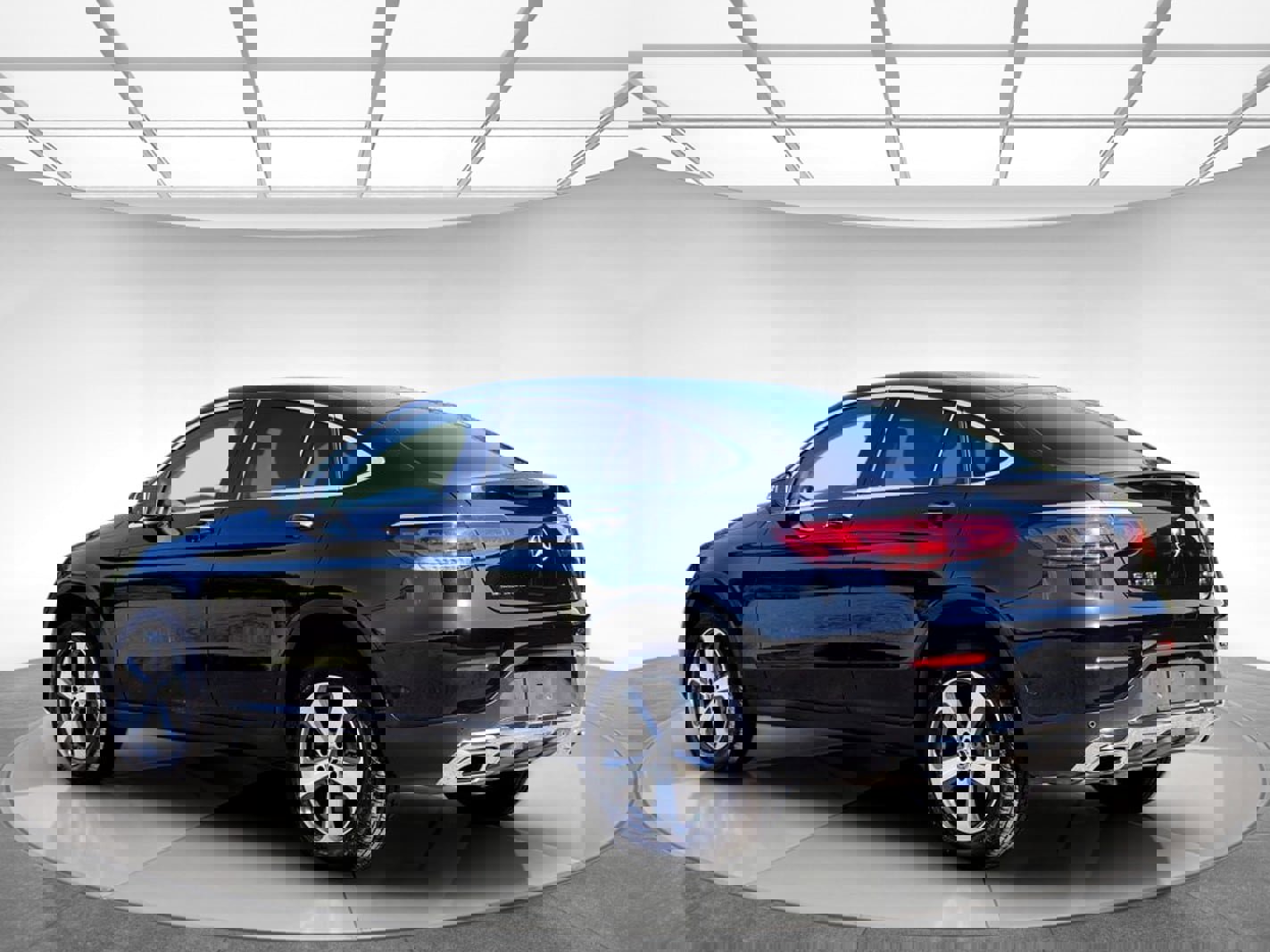 Used 2022 Mercedes-Benz GLC 300 4MATIC w/ Driver Assistance Package image 6
