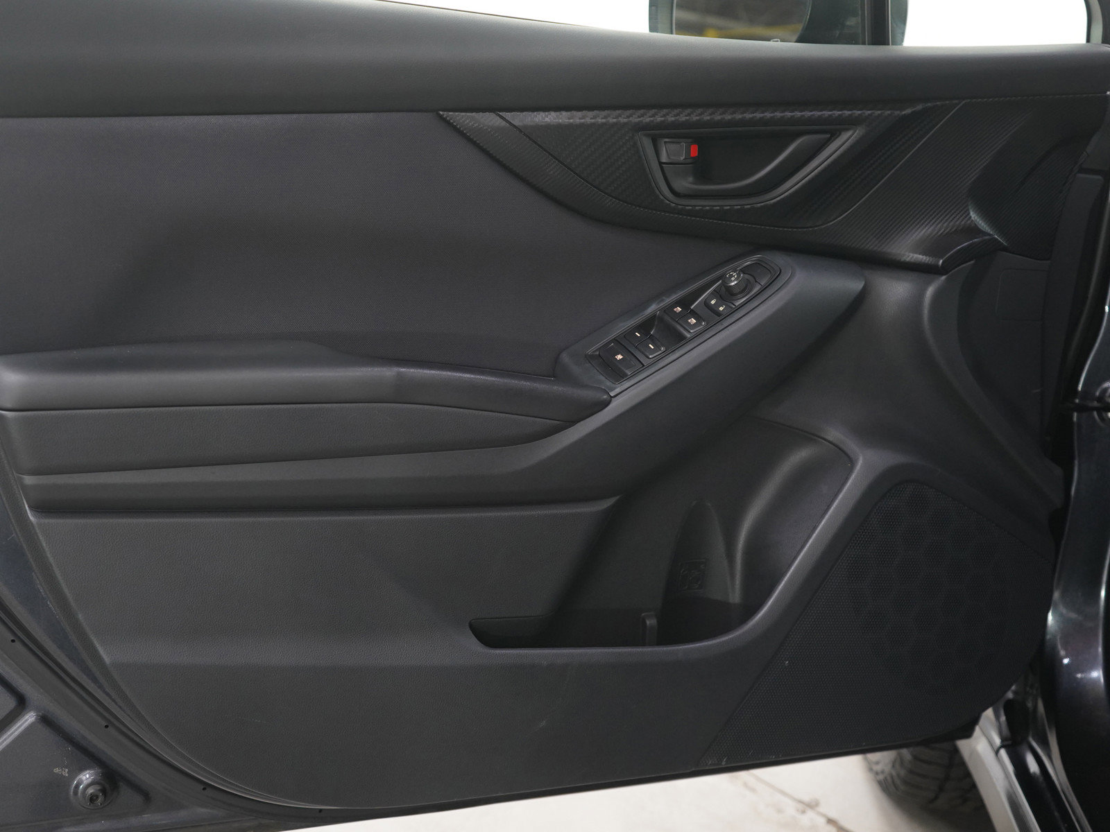 Used 2018 Subaru Crosstrek 2.0i Premium w/ Eyesight System image 17