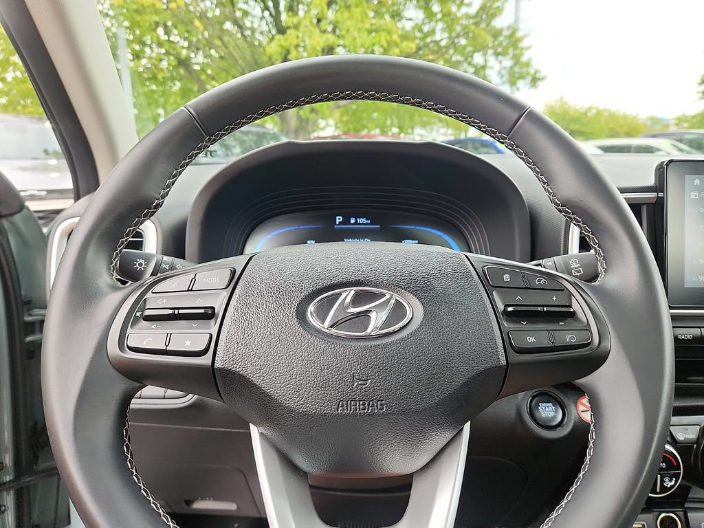Used 2025 Hyundai Venue SEL FWD image 19