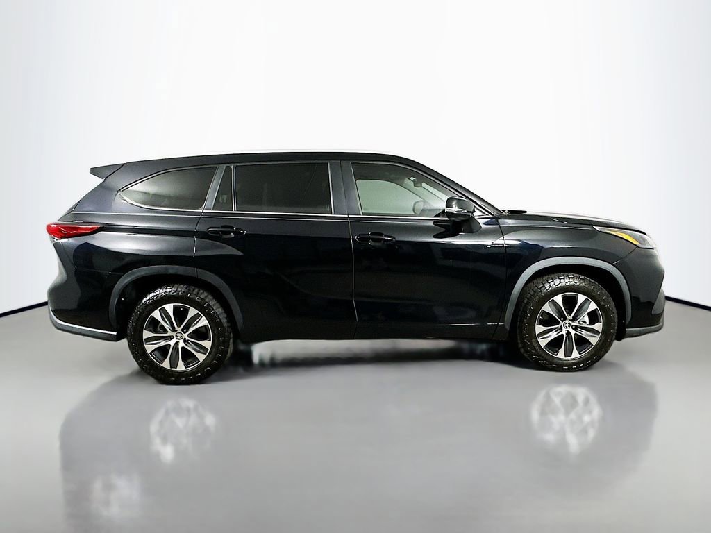 Used 2023 Toyota Highlander XLE FWD image 7