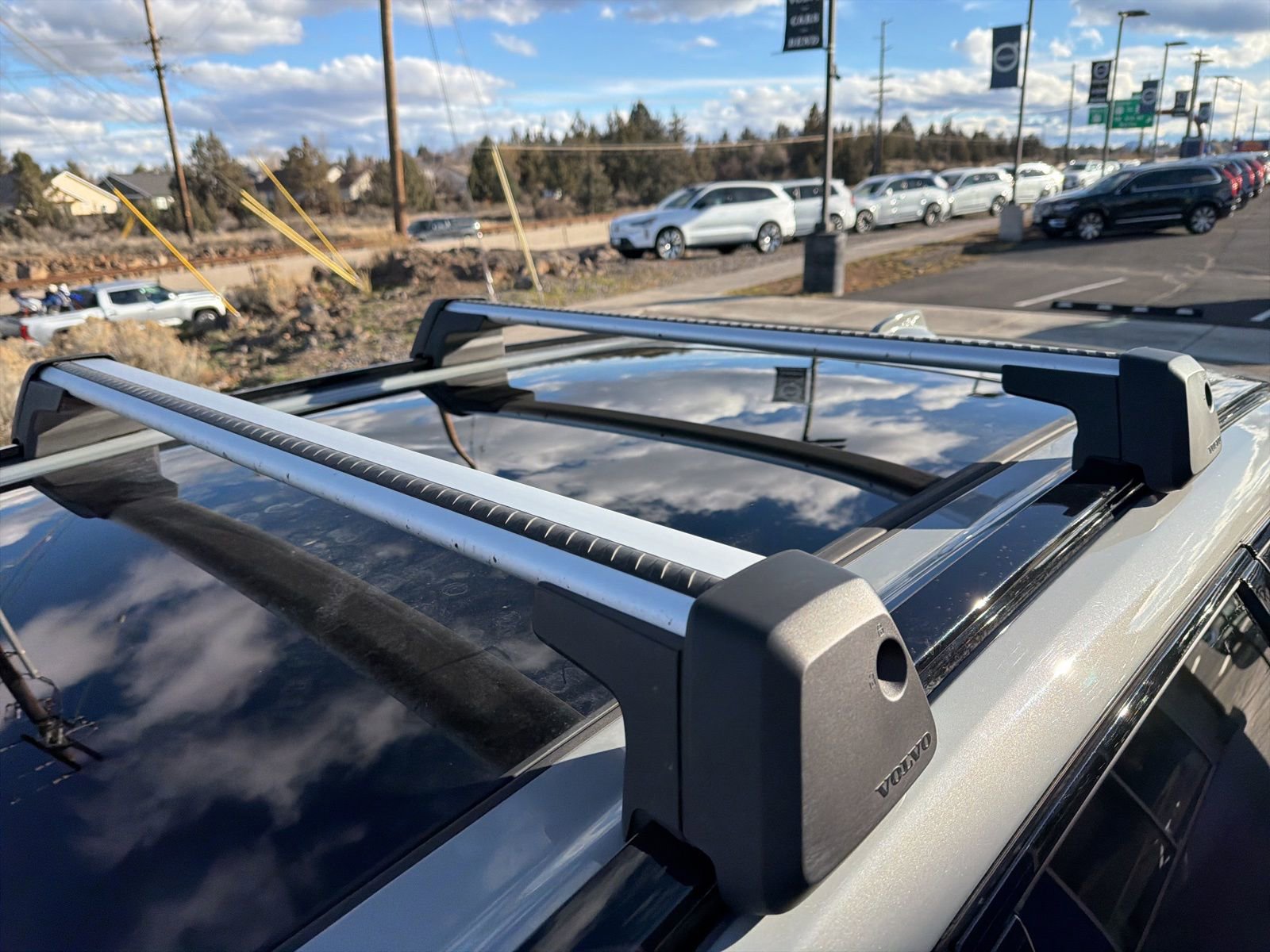 Certified 2025 Volvo XC60 T8 Plus w/ Protection Package Premier image 9