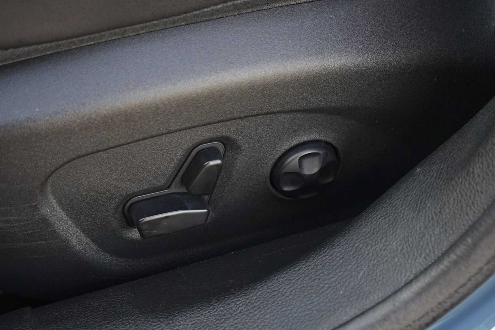 Used 2015 Chrysler 200 S w/ Navigation & Sound Group I FWD image 12