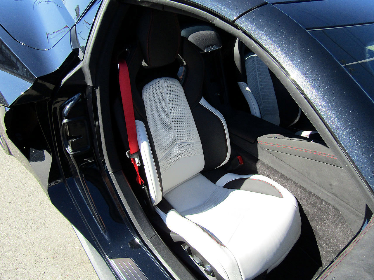 Used 2023 Chevrolet Corvette Stingray Premium Conv w/ Z51 Performance Package image 12