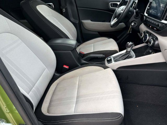 Used 2022 Hyundai Venue SEL FWD image 14