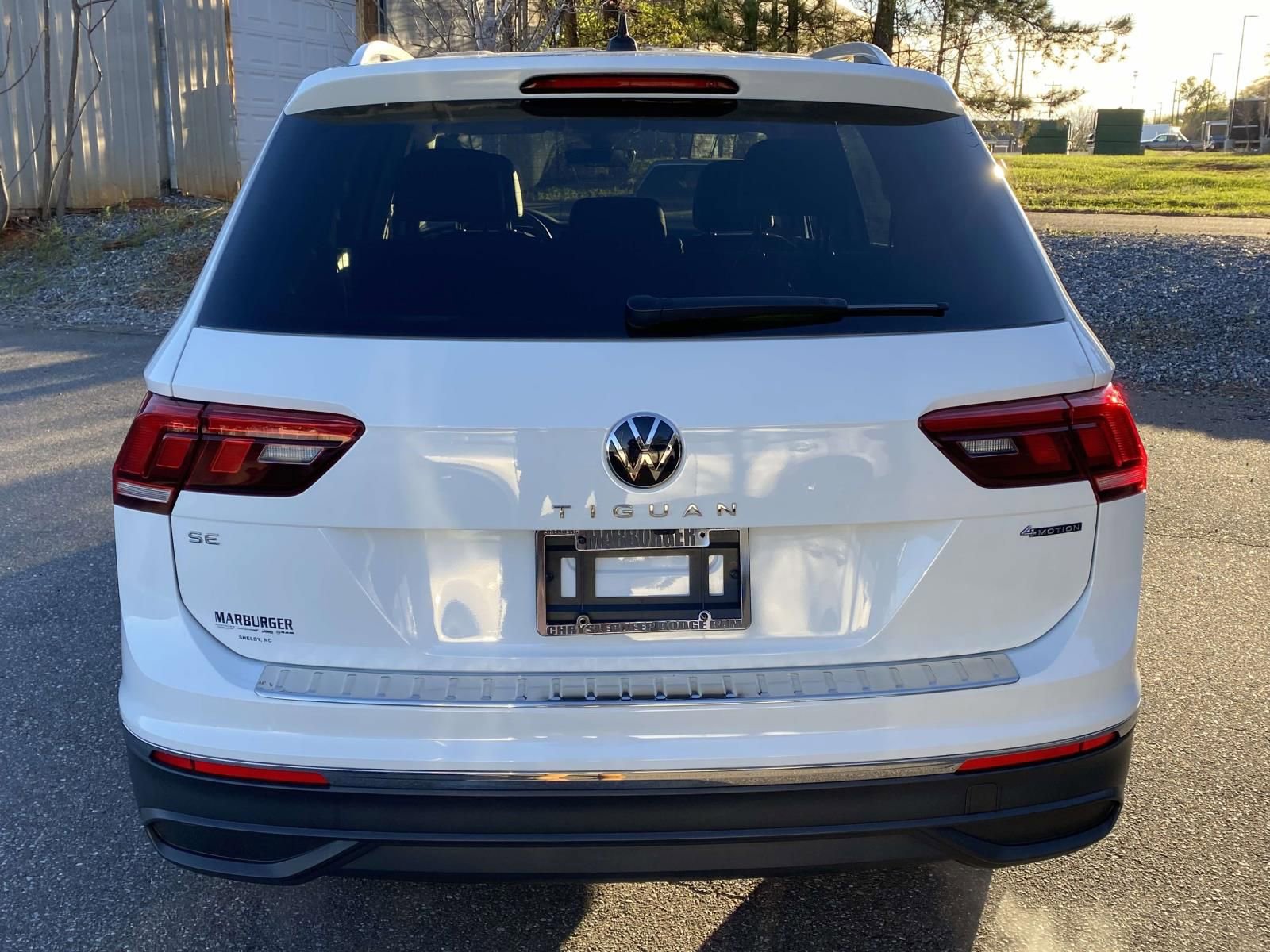 Used 2024 Volkswagen Tiguan SE image 6