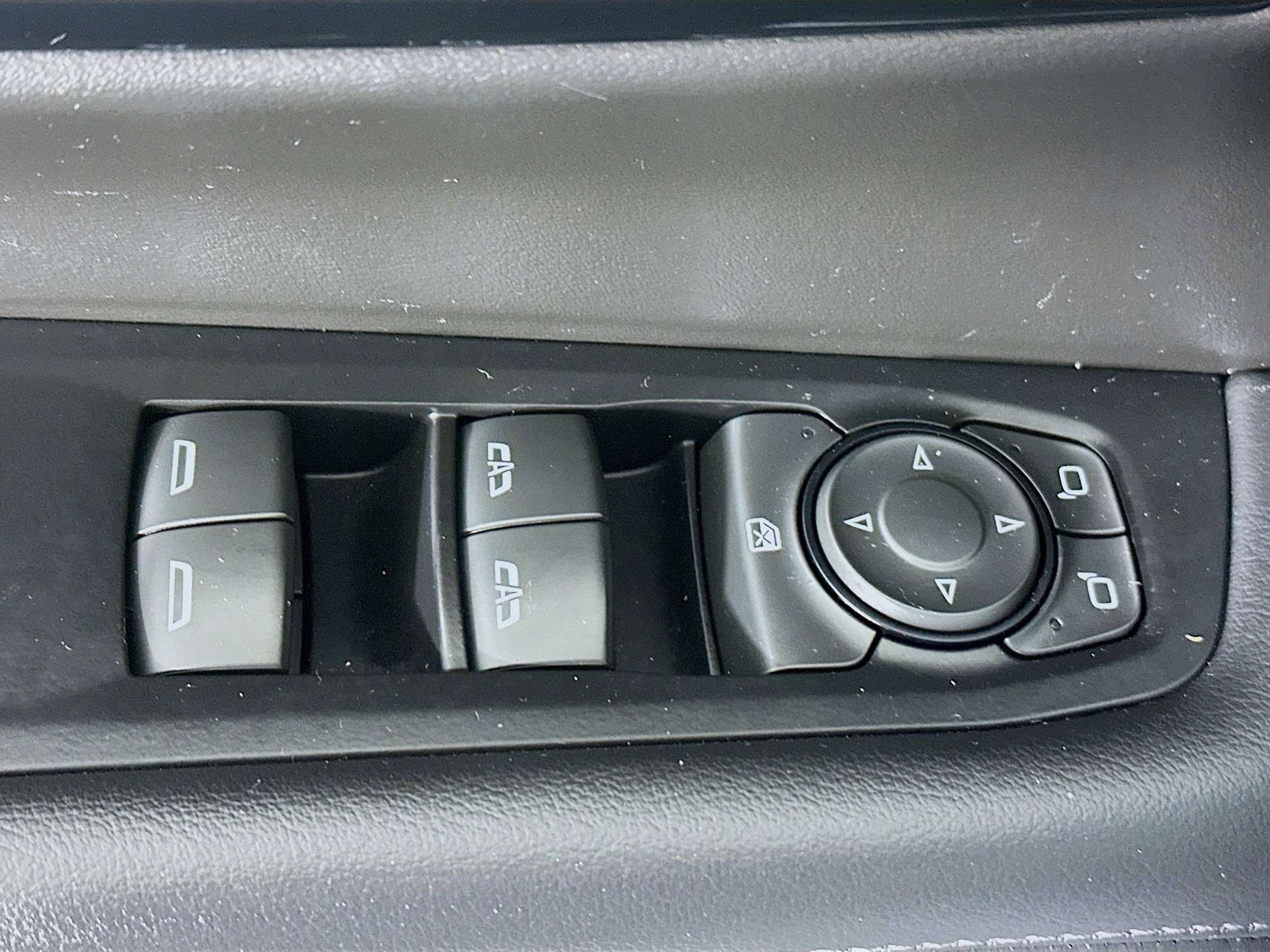 Used 2025 Chevrolet Suburban Z71 image 14