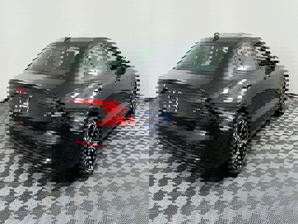 New 2024 Volvo S60 B5 Plus w/ Climate Package image 4