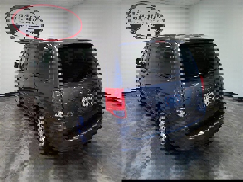 Used 2016 Dodge Grand Caravan SXT w/ Rear Park Assist Package image 9