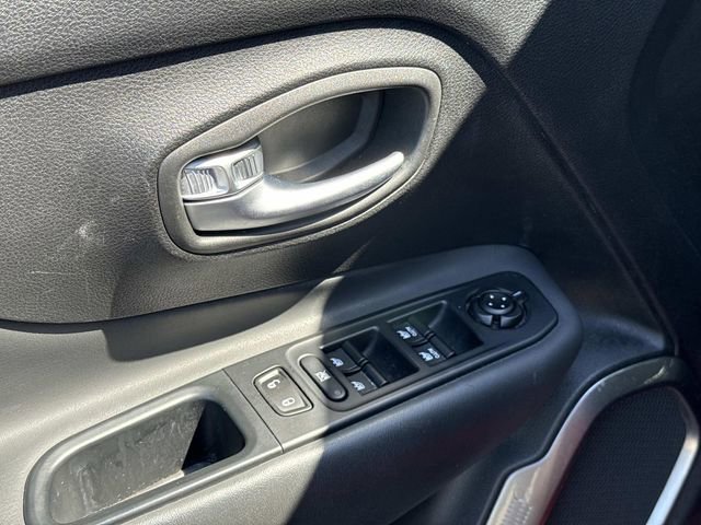 Used 2019 Jeep Renegade Limited w/ UConnect 8.4 Nav Group AWD/4WD image 20