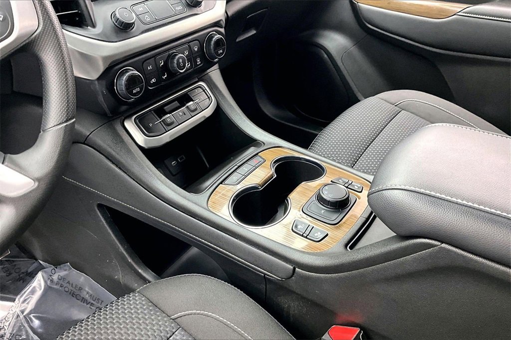 Used 2023 GMC Acadia SLE w/ Driver Convenience Package image 15