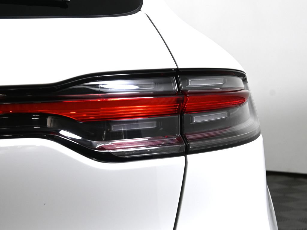 Used 2023 Porsche Macan S AWD/4WD image 13