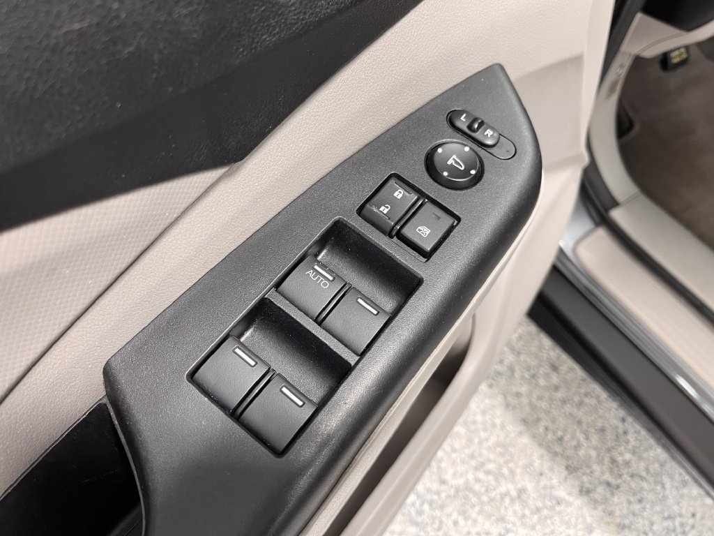 Used 2013 Honda CR-V LX image 15